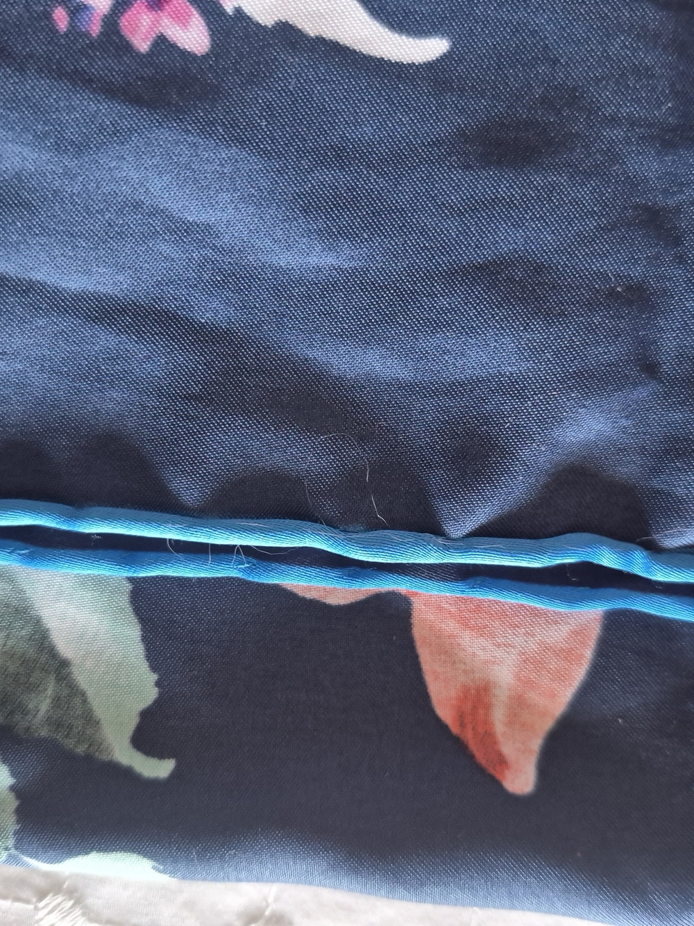 MISIRLI Floral Navy 100% Silk SCARF Women's HANDROLLED 34x34 - Picture 10 of 16
